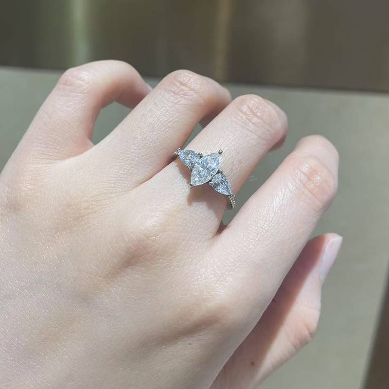 马眼Women's RingS925银镀白金定制选款主石Moissanite1.0ct/副石高碳钻